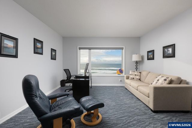 2151 NW Inlet Av, Lincoln City, OR 97367