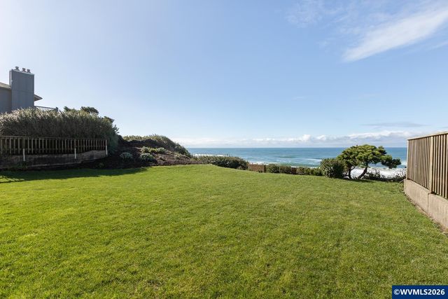 2151 NW Inlet Av, Lincoln City, OR 97367