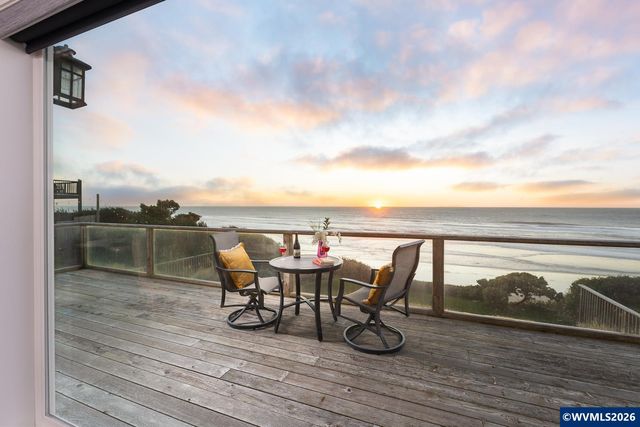2151 NW Inlet Av, Lincoln City, OR 97367