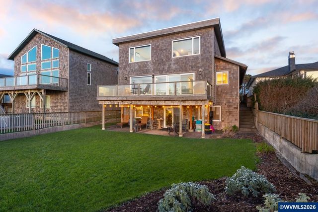 2151 NW Inlet Av, Lincoln City, OR 97367