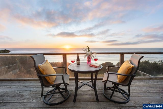2151 NW Inlet Av, Lincoln City, OR 97367