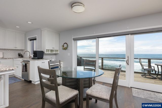 2151 NW Inlet Av, Lincoln City, OR 97367