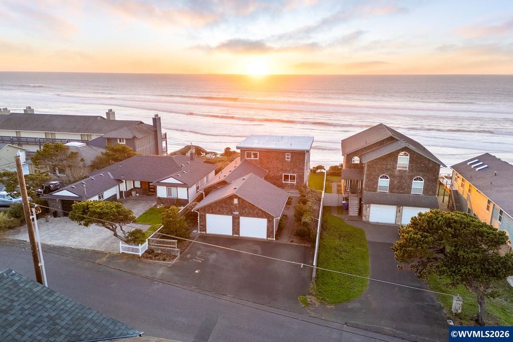 2151 NW Inlet Av, Lincoln City, OR 97367