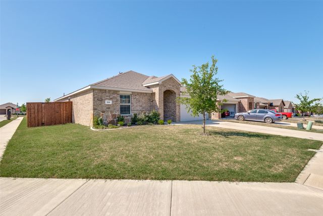 980 Fueller Drive, Aubrey, TX 76227