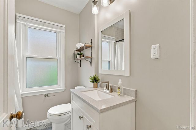 1458 Hampton Road, Grosse Pointe Woods, MI 48236