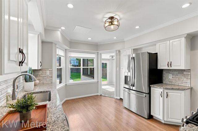 1458 Hampton Road, Grosse Pointe Woods, MI 48236