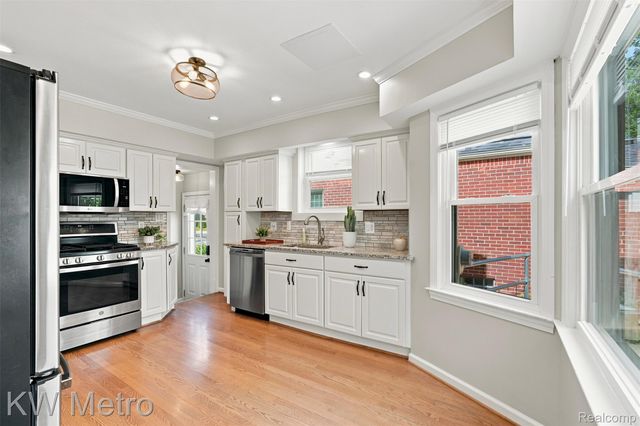 1458 Hampton Road, Grosse Pointe Woods, MI 48236