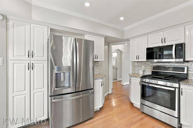 1458 Hampton Road, Grosse Pointe Woods, MI 48236