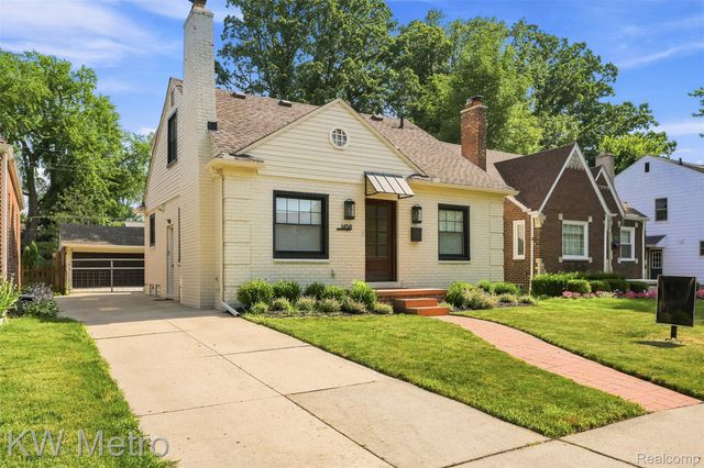 1458 Hampton Road, Grosse Pointe Woods, MI 48236