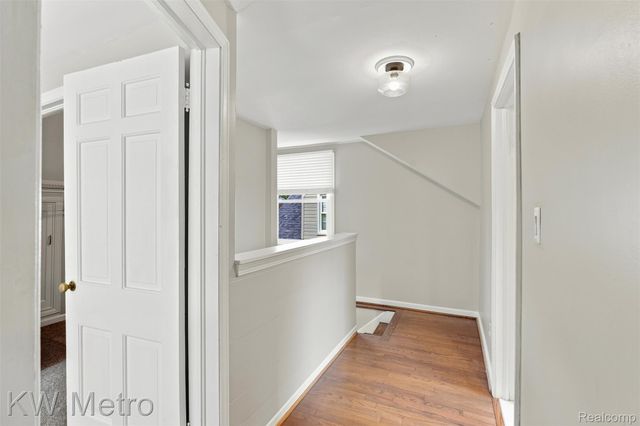 1458 Hampton Road, Grosse Pointe Woods, MI 48236