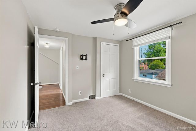 1458 Hampton Road, Grosse Pointe Woods, MI 48236