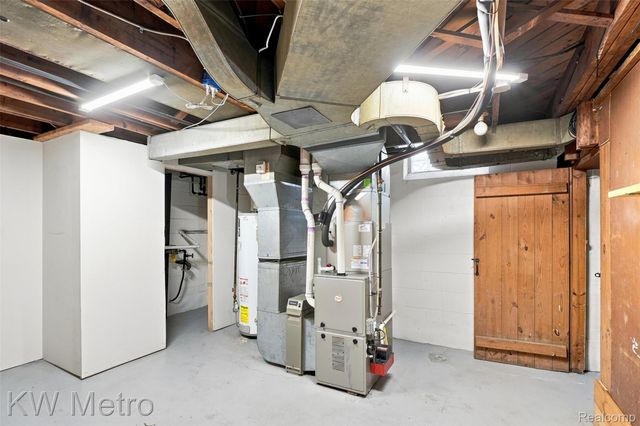 1458 Hampton Road, Grosse Pointe Woods, MI 48236