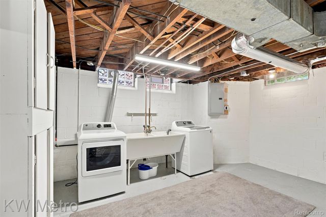 1458 Hampton Road, Grosse Pointe Woods, MI 48236