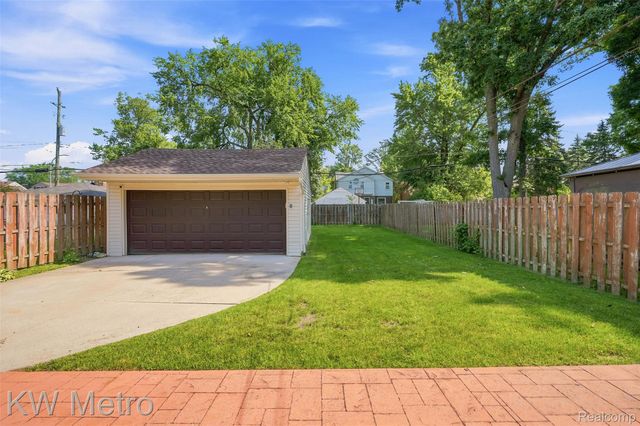 1458 Hampton Road, Grosse Pointe Woods, MI 48236
