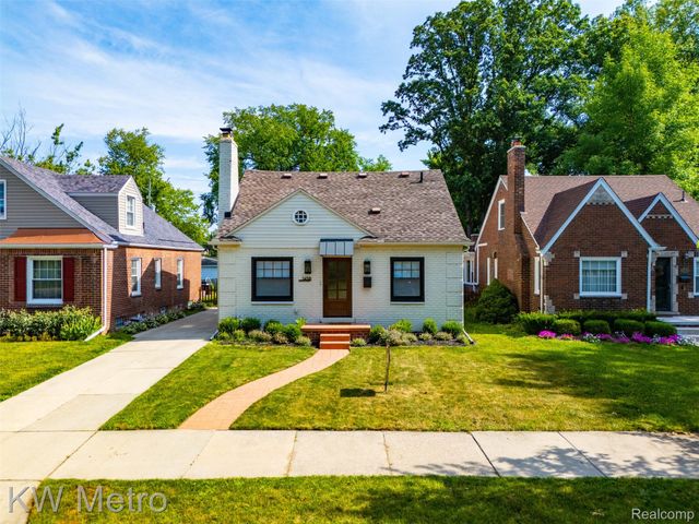1458 Hampton Road, Grosse Pointe Woods, MI 48236
