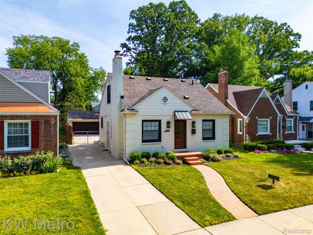 1458 Hampton Road, Grosse Pointe Woods, MI 48236