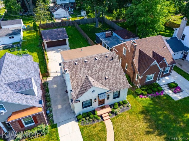 1458 Hampton Road, Grosse Pointe Woods, MI 48236
