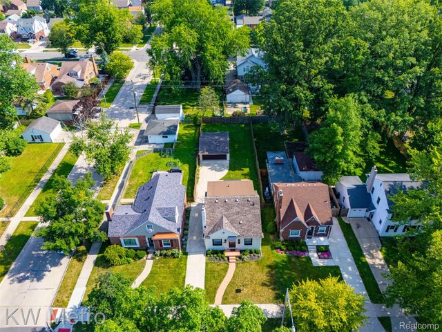 1458 Hampton Road, Grosse Pointe Woods, MI 48236