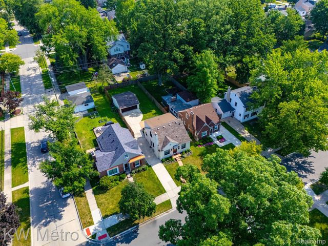 1458 Hampton Road, Grosse Pointe Woods, MI 48236