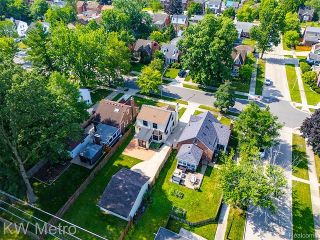 1458 Hampton Road, Grosse Pointe Woods, MI 48236