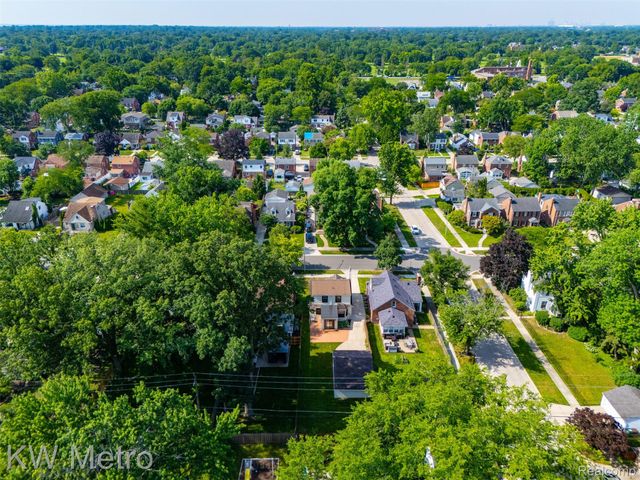 1458 Hampton Road, Grosse Pointe Woods, MI 48236