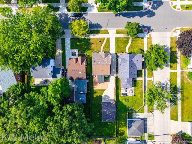 1458 Hampton Road, Grosse Pointe Woods, MI 48236
