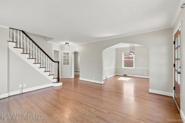 1458 Hampton Road, Grosse Pointe Woods, MI 48236