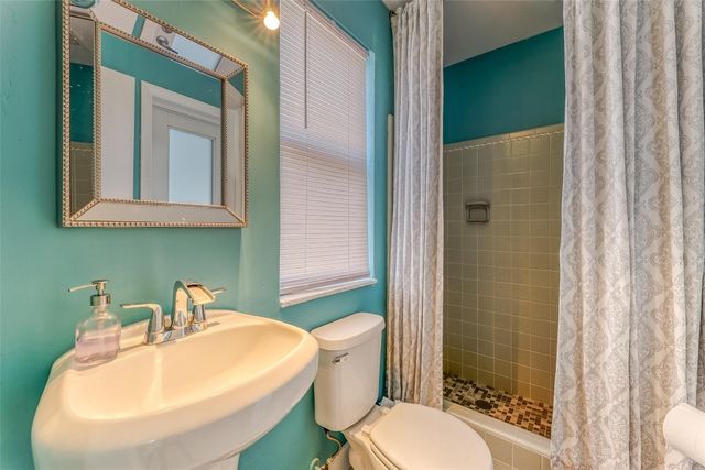 1930 NE 28th Court, Lighthouse Point, FL 33064