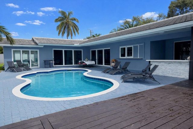 1930 NE 28th Court, Lighthouse Point, FL 33064