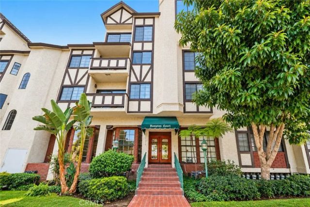 17914 Magnolia Boulevard 135, Encino, CA 91316