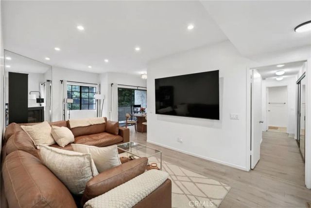 17914 Magnolia Boulevard 135, Encino, CA 91316