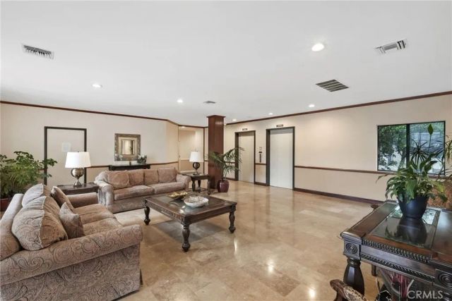 17914 Magnolia Boulevard 135, Encino, CA 91316