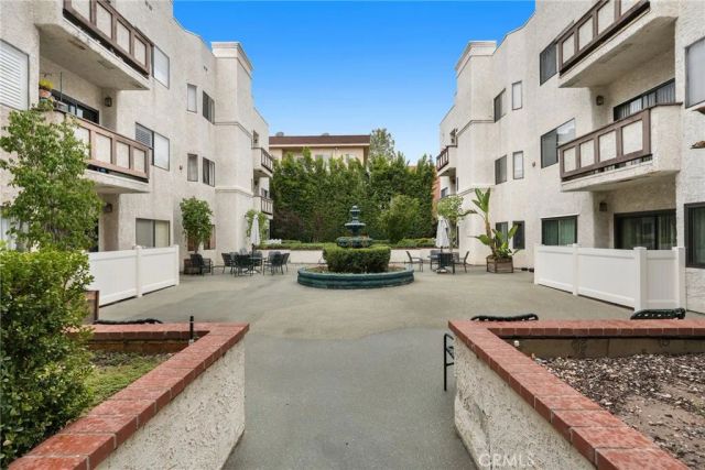 17914 Magnolia Boulevard 135, Encino, CA 91316