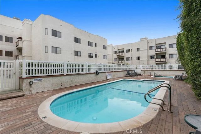 17914 Magnolia Boulevard 135, Encino, CA 91316