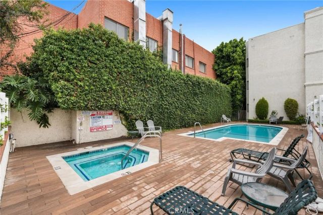 17914 Magnolia Boulevard 135, Encino, CA 91316