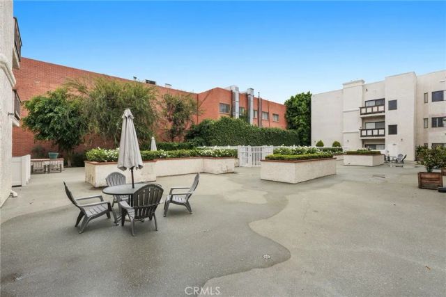 17914 Magnolia Boulevard 135, Encino, CA 91316