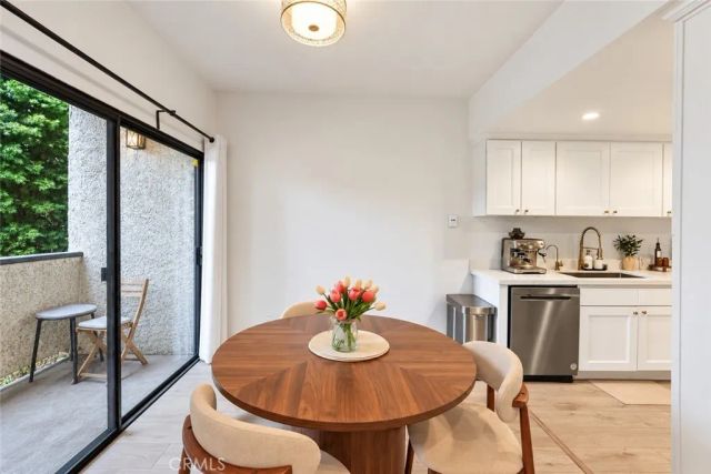 17914 Magnolia Boulevard 135, Encino, CA 91316