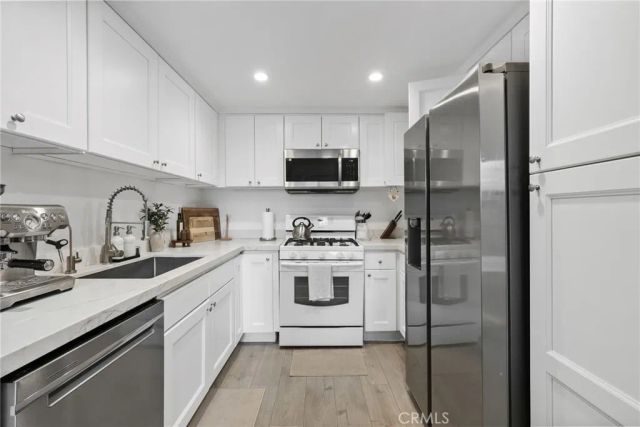 17914 Magnolia Boulevard 135, Encino, CA 91316