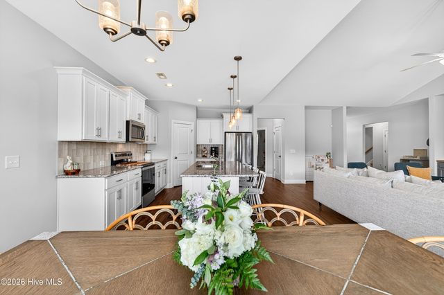 42 E Maritt Street, Hampstead, NC 28443