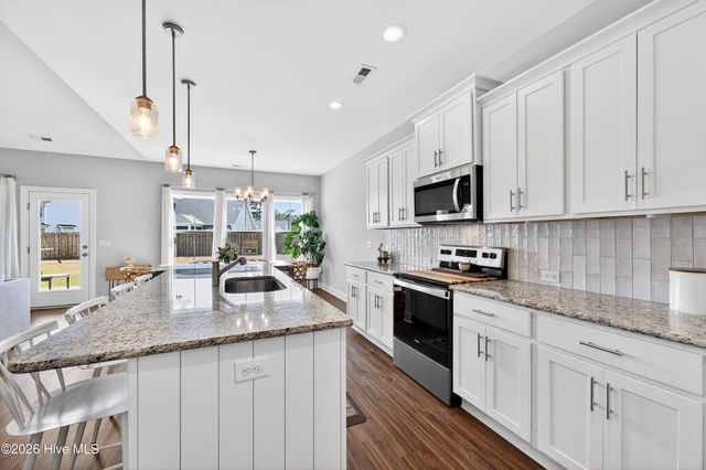 42 E Maritt Street, Hampstead, NC 28443