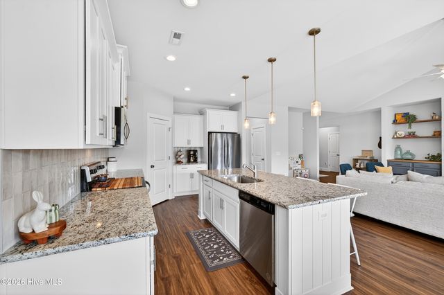 42 E Maritt Street, Hampstead, NC 28443