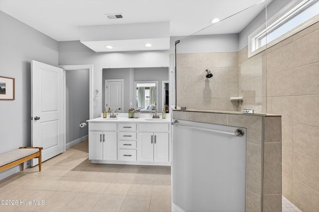 42 E Maritt Street, Hampstead, NC 28443