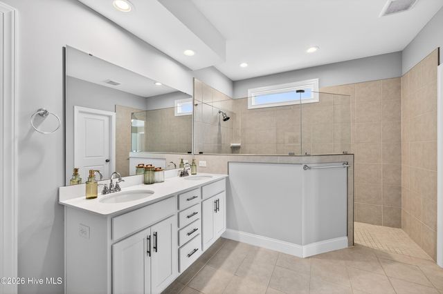 42 E Maritt Street, Hampstead, NC 28443