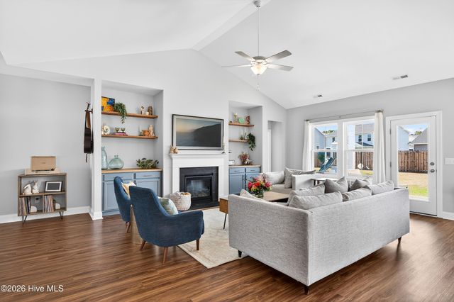 42 E Maritt Street, Hampstead, NC 28443