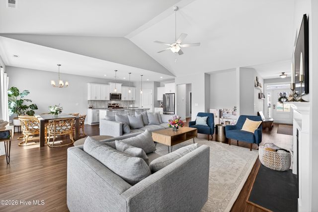 42 E Maritt Street, Hampstead, NC 28443