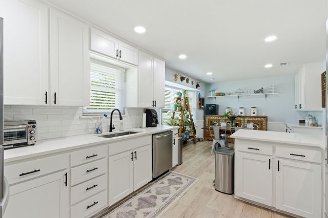 125 Villa Park Drive, Highland Village, TX 75077