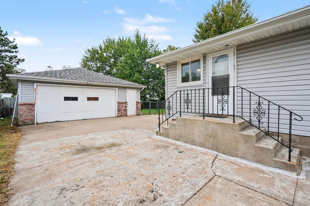 7518 4th Street NE, Fridley, MN 55432 — photo 4
