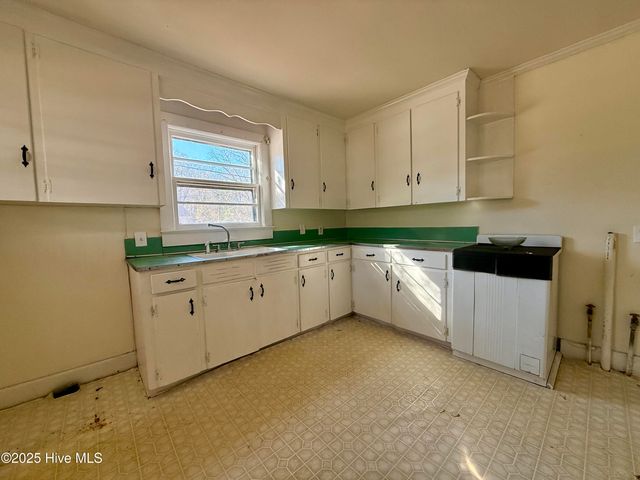 110 N Martin Luther King Jr Drive, Williamston, NC 27892