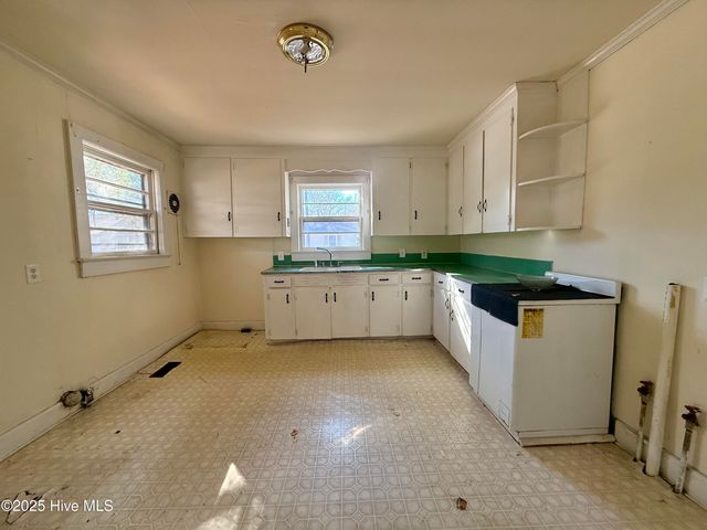 110 N Martin Luther King Jr Drive, Williamston, NC 27892