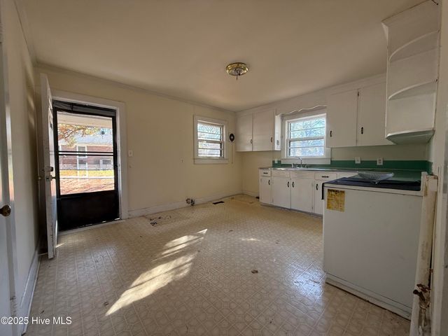 110 N Martin Luther King Jr Drive, Williamston, NC 27892